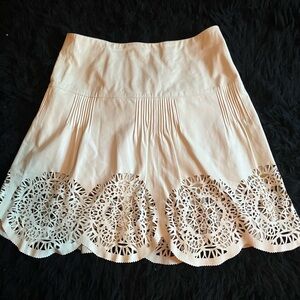 Elegant Guerreiro ivory leather skirt with lovely laser cut pattern
